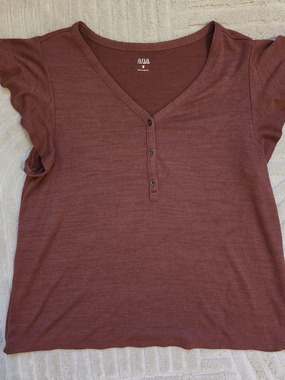 a.n.a Mauve Short-Sleeve V-Neck Henley Tee M